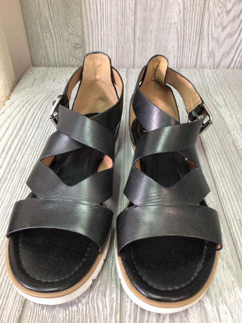 Born Sandals Size 8